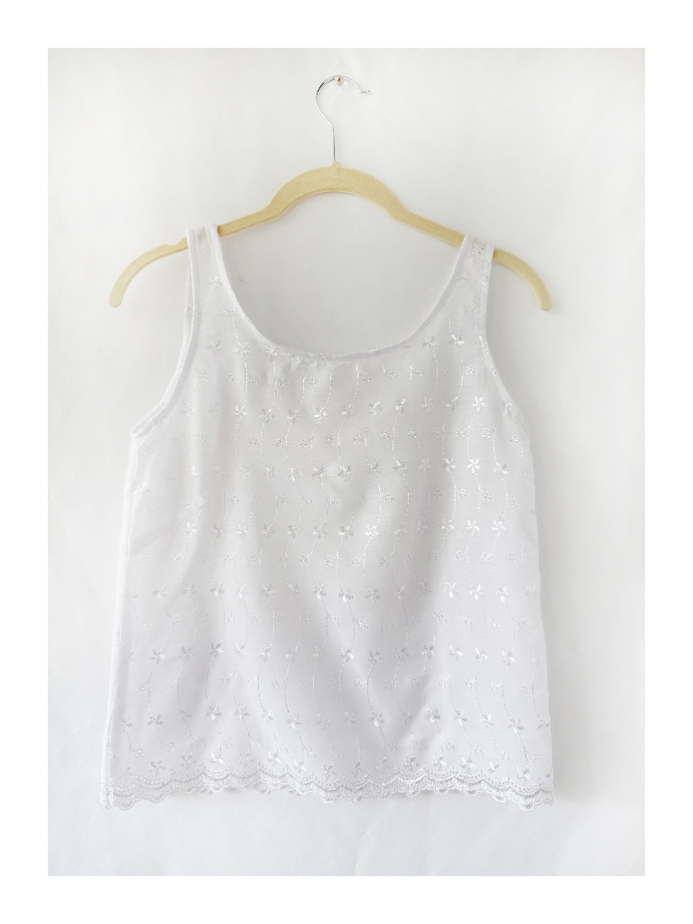 Vintage White  Eyelet Tank XS